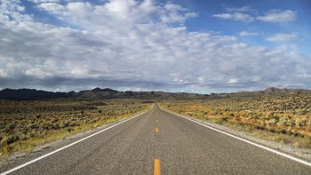 Pengujian pesawat militer baru dan rahasia kemungkinan besar bertanggung jawab atas penampakan UFO. Hal ini juga dibenarkan oleh Radford yang mengatakan kadang pesawat dan lampu-lampu terlihat aneh atau tidak biasa. Foto: Getty Images