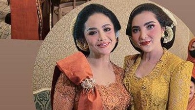 8 Foto Ashanty & Krisdayanti di Acara Cucu, Awet Muda Walau Sudah Jadi Nenek
