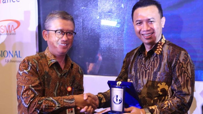 PT Asuransi Kredit Indonesia meraih penghargaan Adiwiyata. Askrindo dinilai berkontribusi dalam mengembangkan Sumber Daya Manusia di industri perasuransian.