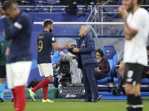 Giroud Frustrasi dengan Deschamps