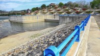 Saat ini, bendungan sudah beroperasi untuk pemenuhan irigasi di hilir dengan cakupan 840 hektare yang akan berkembang hingga 1.300 hektare.