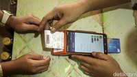 Biasanya jika tengah sepi, transaksi sekitar 18-20 kali untuk brilink. Sedangkan pada saat ramai atau ketika musim gajian bisa tembus sampai 50-70 transaksi.
