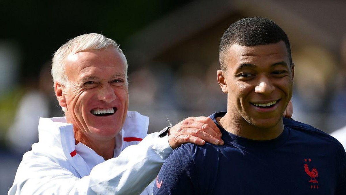 Didier Deschamps dan Kylian Mbappe. (Foto: AFP via Getty Images/FRANCK FIFE)