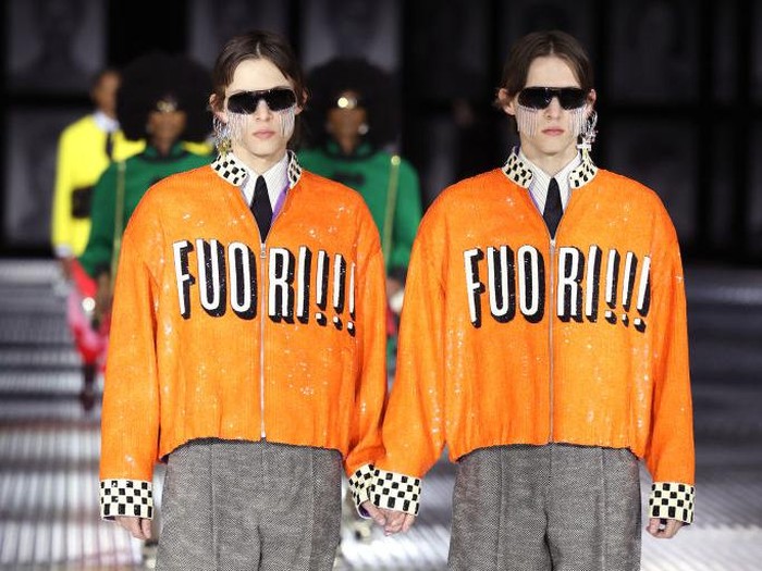 Gucci Twinsburg Show Spring 2023 MILAN, ITALY - SEPTEMBER 23: Fashion Designer Alessandro Michele acknowledges the applause of the audience during the Gucci Twinsburg Show during Milan Fashion Week Spring/Summer 2023 on September 23, 2022 in Milan, Italy. (Photo by Daniele Venturelli/Getty Images for Gucci)