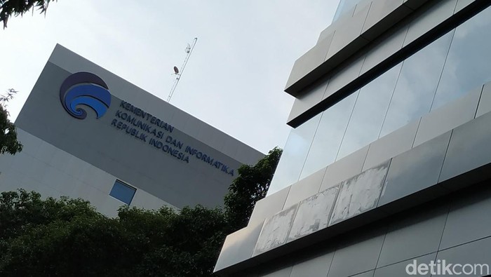 Hari Bhakti Postel adalah momentum peringatan sejarah diambil alihnya Jawatan Pos, Telegraf, dan Telepon (PTT) dari pemerintahan Jepang.Berikut ulasannya.