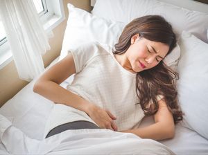 5 Penyebab Perut Terasa Kram saat Bangun Tidur di Pagi Hari