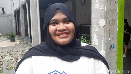 Intan Lembata saat ditemui di kawasan Trans TV.