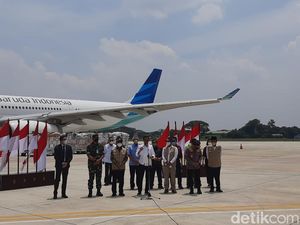 Tomy Winata Ikut Dampingi Jokowi Lepas Bantuan Kemanusiaan ke Pakistan
