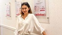 Meski begitu, Josephine Firmstone tetap berhubungan baik dengan Daniel Wenas. (Foto: dok Instagram)