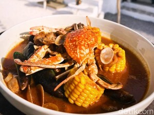Bikin Ngiler! Seafood di Cafe Beach Santorini Jember Pakai Bumbu Khas Yunani