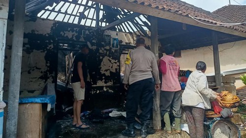 Kebakaran pada bangunan rumah warga Banjar Payuk Bangkah, Desa Sembung Gede, Kecamatan Kerambitan, Tabanan, Senin (26/9/2022). (Istimewa)