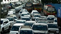 Setelah kecelakaan itu, Jembatan Vashi mengalami kemacetan lalu lintas hebat dengan beberapa kendaraan terjebak selama setidaknya dua jam.