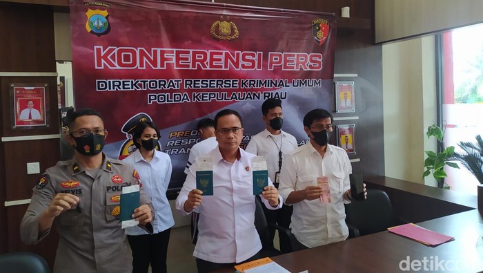 Konferensi pers kasus PMI ilegal di Batam