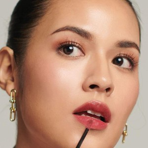 Rekomendasi Lip Oil untuk Tampilan Bibir Sehat Merona dari 5 Brand Lokal