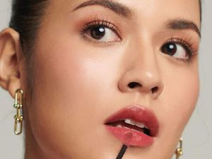 Lip Tint Vs. Lip Stain Vs. Lip Oil, Apa Bedanya?
