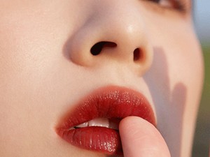 Rekomendasi Lip Tint Cloud Touch Tahan Lama biar Menawan ala Korea