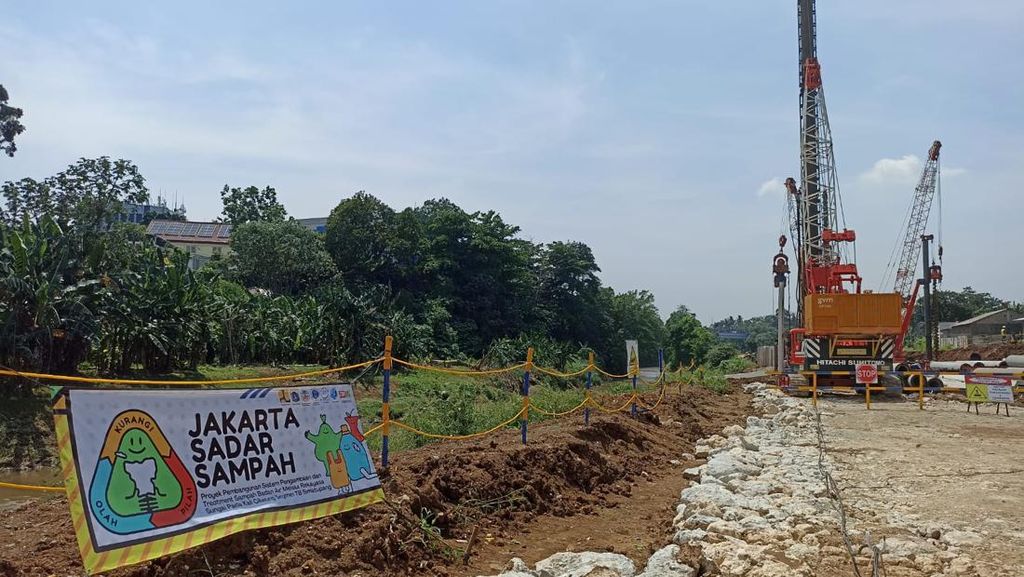 8 Fakta Proyek Saringan Sampah Ratusan Miliar demi Cegah Banjir Jakarta