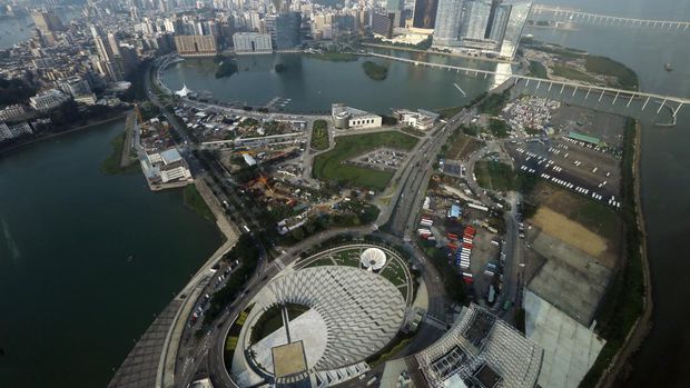 FILE PHOTO: A general view of Macau peninsula, China, seen from Macau Tower October 8, 2015. REUTERS/Bobby Yip/File Photo