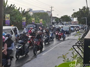 Hari Pertama Jembatan Mojo Ditutup, Telukan Sukoharjo Macet 2,5 Km