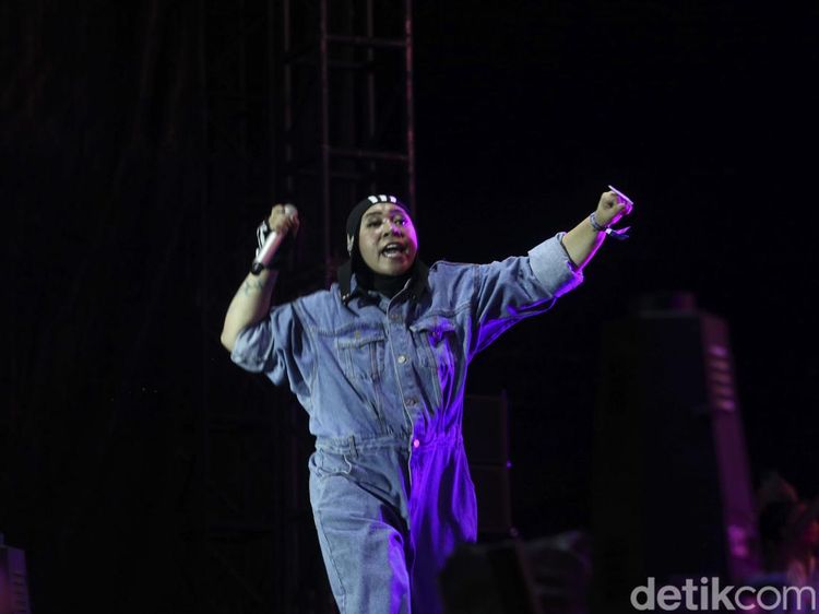 Melly Goeslaw Lincah Banget Rayakan Berat Badan Turun 17 Kilogram