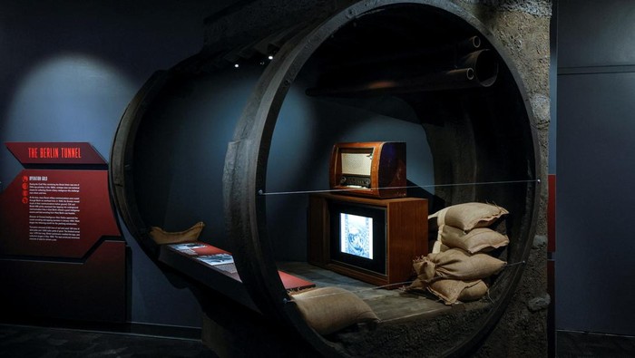 A replica of the tunnel that spanned West to East Berlin, jointly built by CIA and the British Secret Intelligence Service (MI-6) during the Cold War, is on display at the revamped Central Intelligence Agency museum at CIA headquarters in McLean, Virginia, U.S., September 24, 2022. REUTERS/Evelyn Hockstein