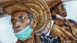Menyelami Makna Persatuan di Balik Topi Tii Langga
