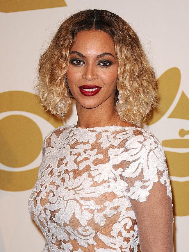 VENICE, ITALY - AUGUST 27:  Emma Stone attends Birdman Premiere during  71st Venice Film Festival on August 27, 2014 in Venice, Italy.  (Photo by Stefania DAlessandro/WireImage)