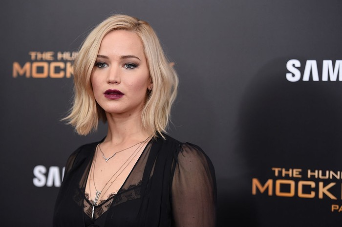 Model Rambut Pendek Wanita VENICE, ITALY - AUGUST 27: Emma Stone attends Birdman Premiere during 71st Venice Film Festival on August 27, 2014 in Venice, Italy. (Photo by Stefania DAlessandro/WireImage)