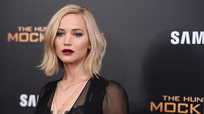 VENICE, ITALY - AUGUST 27:  Emma Stone attends Birdman Premiere during  71st Venice Film Festival on August 27, 2014 in Venice, Italy.  (Photo by Stefania DAlessandro/WireImage)