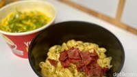 Selain ada menu rice bowl, Next Kitchen juga menawarkan menu berupa aneka pasta. Mac and Cheese (Rp 33.000) yang kami pesan dengan topping smoked beef. Foto: detikcom