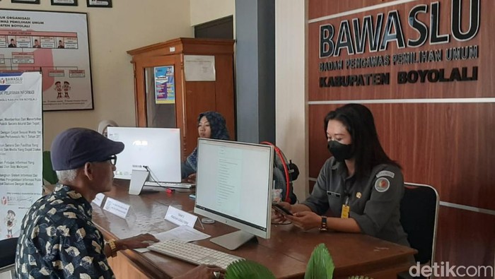 Pendaftar calon anggota Panwascam di Kantor Bawaslu Boyolali