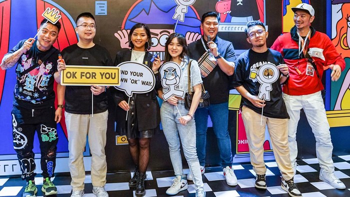 Peluang Bisnis Vape Mungil Semakin Besar dan Diganderungi Penggunaan rokok elektrik di Indonesia terus meningkat. Asosiasi Personal Vaporizer Indonesia (APVI) memperkirakan bisnis ini sudah diganderungi 2,2 juta pengguna rokok elektrik (vape).
Jumlah ini meningkat dari tahun lalu yang sebesar 1,5 juta. Pertumbuhan pasar tersebut seiring makin tingginya kesadaran perokok untuk mengonsumsi nikotin yang lebih aman. Asosiasi memperkirakan, potensi pasar vape di Indonesia bisa mencapai Rp 7,9 triliun.