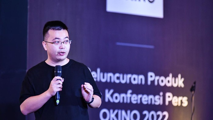 Penggunaan rokok elektrik di Indonesia terus meningkat. Asosiasi Personal Vaporizer Indonesia (APVI) memperkirakan bisnis ini sudah diganderungi 2,2 juta pengguna rokok elektrik (vape). 


Jumlah ini meningkat dari tahun lalu yang sebesar 1,5 juta. Pertumbuhan pasar tersebut seiring makin tingginya kesadaran perokok untuk mengonsumsi nikotin yang lebih aman. Asosiasi memperkirakan, potensi pasar vape di Indonesia bisa mencapai Rp 7,9 triliun.