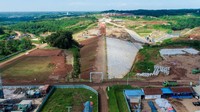 Bendungan Sadawarna juga berpotensi untuk mensuplai irigasi lahan pertanian seluas 4.284 hektare di Kabupaten Subang (2.517 ha) dan Indramayu (1.767 ha) untuk meningkatkan intensitas tanam petani. Manfaat lainnya adalah memasok air baku sebesar 1,20 m3/detik untuk  Kabupaten Subang, Indramayu, dan Sumedang serta potensi Sumber Tenaga Listrik sebesar 2 MW.