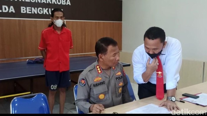 Pengendara ojol di Bengkulu ditangkap karena mengedarkan sabu.