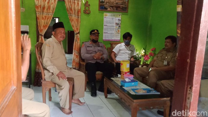 Polisi dan Pemkab Klaten mendatangi rumah remaja yang sempat dimintai keterangan soal ledakan di Asrama Brimob Grogol Indah Sukoharjo, Senin (26/9/2022).