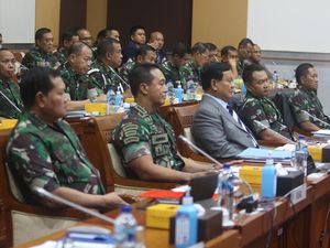 Komisi I DPR Tanggapi Posisi Duduk Andika dan Dudung Dipisahkan Prabowo
