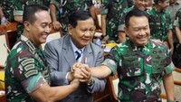 Kala Prabowo Satukan Jenderal Andika dan Dudung Lewat Salam Komando