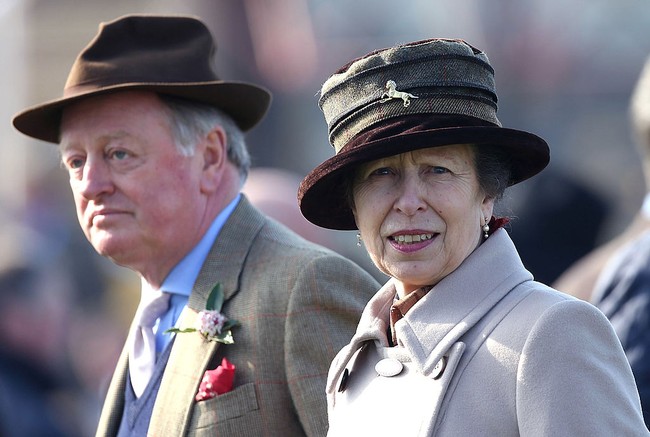 Meski hubungan pacaran mereka usai, namun keduanya tetap berteman baik sampai hari ini. Hubungan mereka sempat menjauh ketika Andrew menikahi Camilla di tahun 1973. Sebelumnya Camilla berpacaran dengan Raja Charles. Camilla dan Andrew bercerai pada 1995. Kemudian dia menikahi Raja Charles tahun 2005. Foto: Getty Images