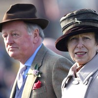 Meski hubungan pacaran mereka usai, namun keduanya tetap berteman baik sampai hari ini. Hubungan mereka sempat menjauh ketika Andrew menikahi Camilla di tahun 1973. Sebelumnya Camilla berpacaran dengan Raja Charles. Camilla dan Andrew bercerai pada 1995. Kemudian dia menikahi Raja Charles tahun 2005. Foto: Getty Images