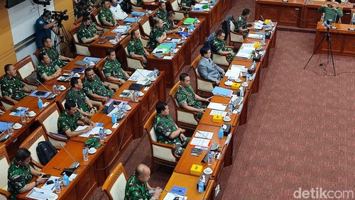Rapat Panglima TNI hingga KSAD bersama Prabowo di Komisi I DPR