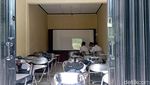 Potret Siswa SMKN di Purbalingga Sekolah di Pasar gegara Tak Punya Gedung