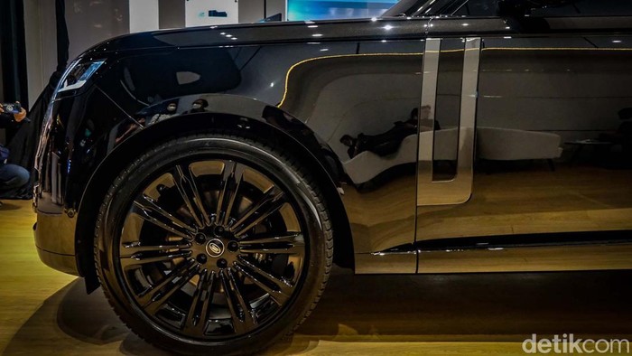 PT JLM Auto Indonesia meluncurkan The New Range Rover. Range Rover hadir lebih modern, elegan, serta canggih.