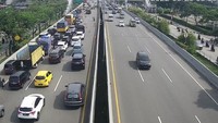 Kronologi Calya Tabrak Belakang Mobil Boks-Tewaskan 2 Orang di Tol JORR