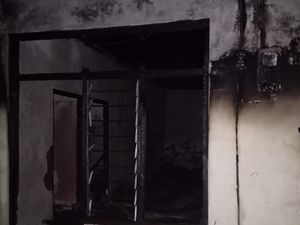 Lupa Matikan Dupa, Rumah Lansia di Buleleng Ludes Terbakar