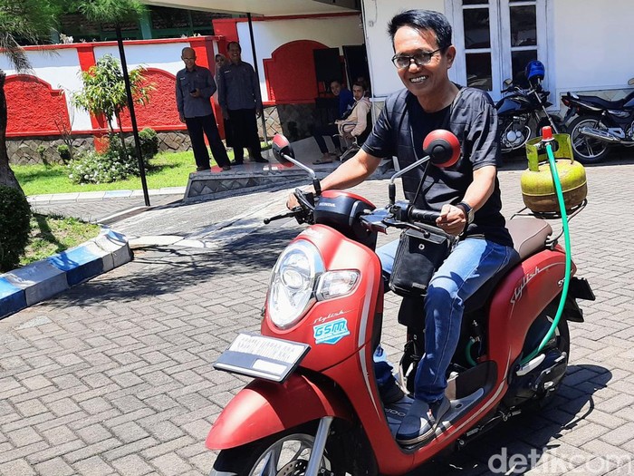 Sepeda motor berbahan bakar bensin yang dikonversi menjadi berbahan bakar elpiji