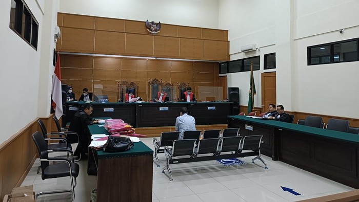 Sidang dengan jawaban jaksa atas keberatan terdakwa Rasyid Samsudin di perkara korupsi Bank Banten.