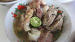 Sluurp! 20 Bakso Topping Tetelan Berlimpah Ada di Tempat Ini