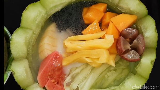 Sop buah dengan mangkok melon di Tasikmalaya