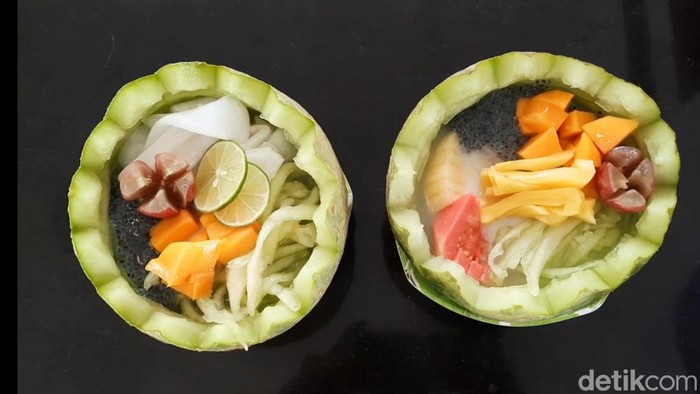 Sop buah dengan mangkok melon di Tasikmalaya